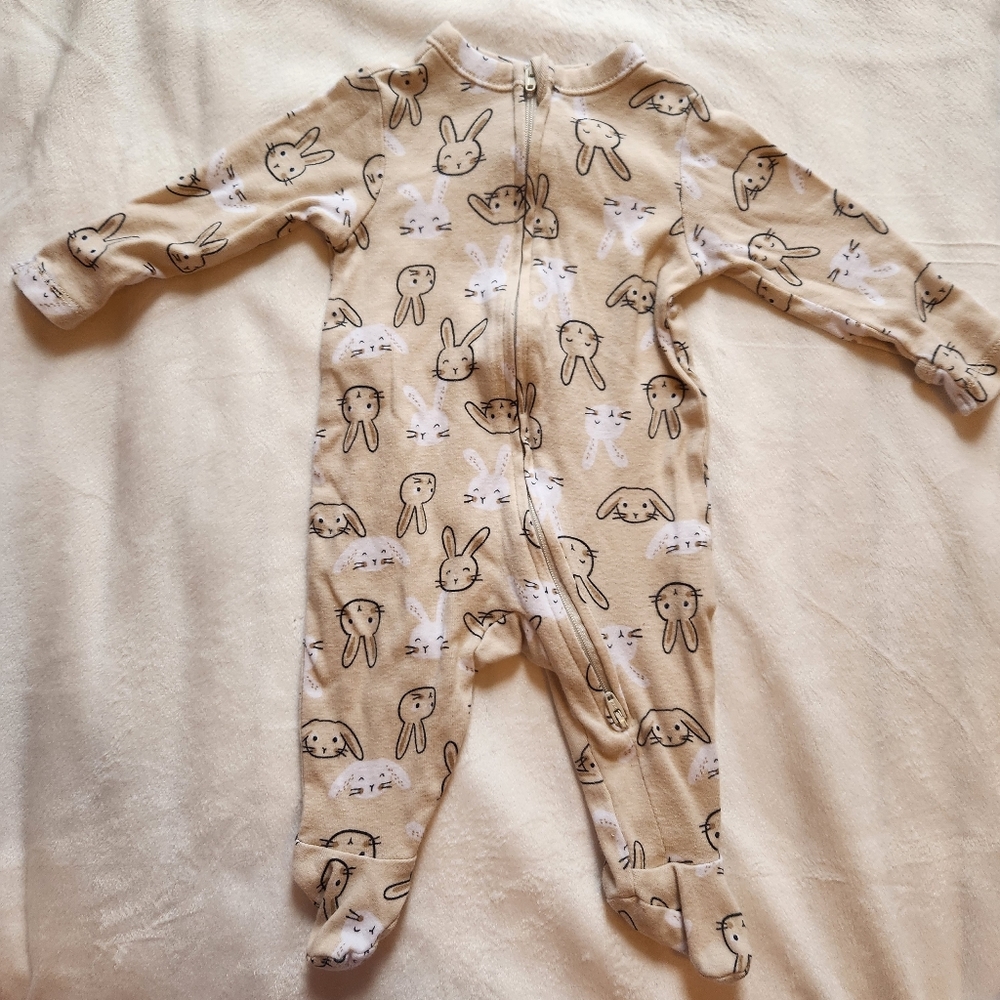 Old Navy baby footie pajamas 0-3 months.